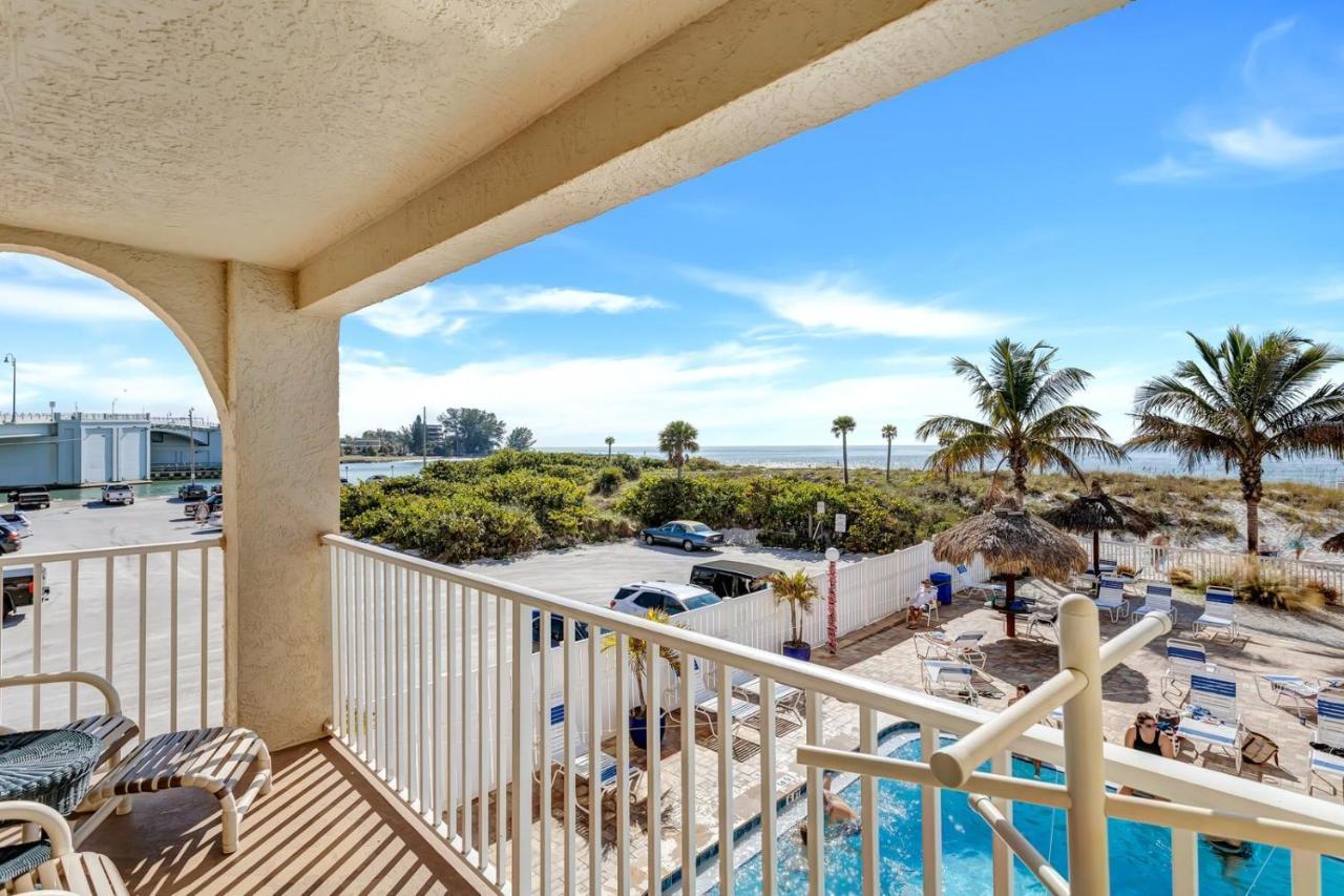 106 Beach Place Condos St. Pete Beach Eksteriør bilde